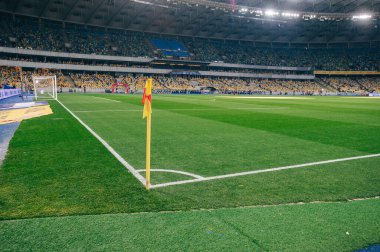 Kyiv, Ukrayna - 14 Ekim 2019: 2020 Ukrayna - Portekiz maçından önce Olimpiyat Stadyumu 'nun köşesindeki bayrak manzarası