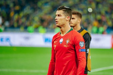 Kyiv, Ukrayna - 14 Ekim 2019: Ukrayna Olimpiyat Stadyumu 'nda oynanan karşılaşmadan sonra Portekiz milli takımının kaptanı ve forveti Cristiano Ronaldo' nun portresi