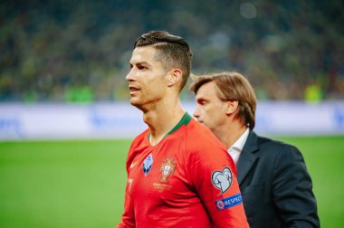 Kyiv, Ukrayna - 14 Ekim 2019: Ukrayna Olimpiyat Stadyumu 'nda oynanan karşılaşmadan sonra Portekiz milli takımının kaptanı ve forveti Cristiano Ronaldo' nun portresi