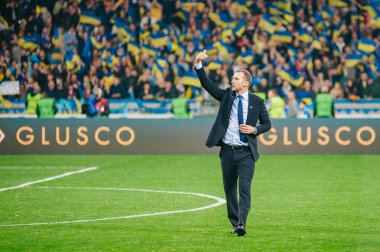 Kyiv, Ukrayna - 14 Ekim 2019: Andriy Shevchenko, Ukrayna milli futbol takımının teknik direktörü (teknik direktörü) EURO 2020 - Portekiz Olimpiyat Stadyumu 'nda oynanan ön eleme maçı sonrasında