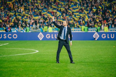 Kyiv, Ukrayna - 14 Ekim 2019: Andriy Shevchenko, Ukrayna milli futbol takımının teknik direktörü (teknik direktörü) EURO 2020 - Portekiz Olimpiyat Stadyumu 'nda oynanan ön eleme maçı sonrasında