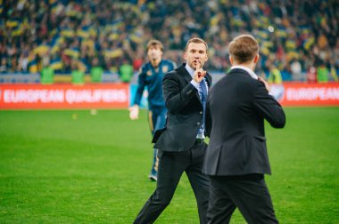 Kyiv, Ukrayna - 14 Ekim 2019: Andriy Shevchenko, Ukrayna milli futbol takımının teknik direktörü (teknik direktörü) EURO 2020 - Portekiz Olimpiyat Stadyumu 'nda oynanan ön eleme maçı sonrasında