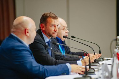 Kyiv, Ukrayna - 14 Ekim 2019: Andriy Shevchenko, Ukrayna milli futbol takımının teknik direktörü (teknik direktörü) EURO 2020 - Portekiz Olimpiyat Stadyumu karşılaşması öncesinde