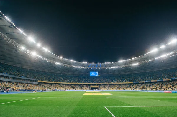Kyiv, Ukrayna - 14 Ekim 2019: Euro 2020 Ukrayna ile Portekiz karşılaşması öncesinde Olimpiyat Stadyumu manzarası