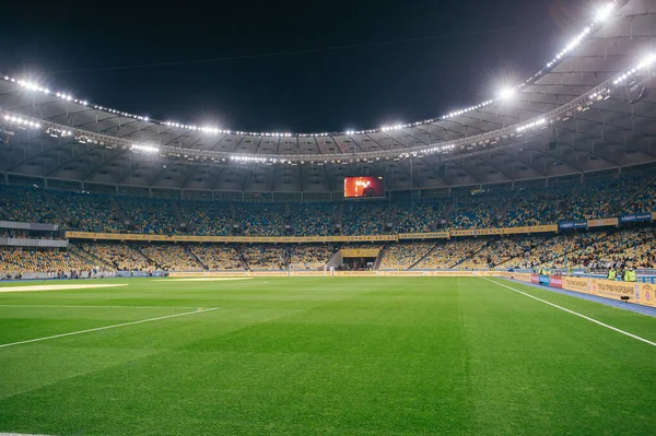 Kyiv, Ukrayna - 14 Ekim 2019: Euro 2020 Ukrayna ile Portekiz karşılaşması öncesinde Olimpiyat Stadyumu manzarası