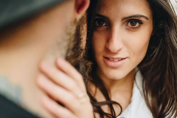 Belo Jovem Casal Divertir Sua Felicidade Tudo Para Ele — Fotografia de Stock