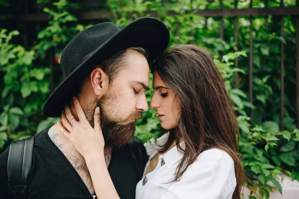 Belo Jovem Casal Divertir Sua Felicidade Tudo Para Ele — Fotografia de Stock