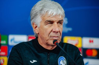 Kharkiv, Ukrayna - 10 Aralık 2019: Gian Piero Gasperini Atalanta teknik direktörü ve UEFA lig şampiyonu Atalanta - Shakhtar