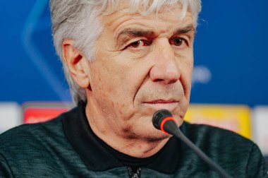 Kharkiv, Ukrayna - 10 Aralık 2019: Gian Piero Gasperini Atalanta teknik direktörü ve UEFA lig şampiyonu Atalanta - Shakhtar