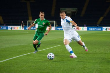 KHARKIV, UKRAINE - 8 Temmuz 2020: Ukrayna Kupası Dinamo Kyiv - Vorskla Metalist Stadyumu 'nda oynanan karşılaşmada profesyonel futbolcu Vitaliy Mykolenko