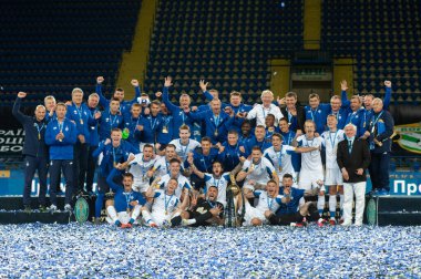 KHARKIV, UKRAINE - 8 Temmuz 2020: Dinamo Kyiv Ukrayna Kupası zaferini kutladı