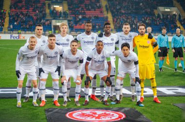 KHARKIV, UKRAINE - 14 Şubat 2019: Metalist Stadyumdaki Eintracht Frankfurt takım fotoğrafı.
