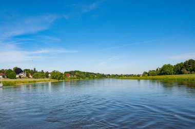Mayıs 'ta Elba Nehri