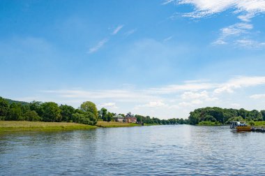 Mayıs 'ta Elba Nehri