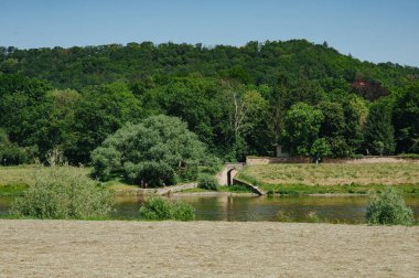 Mayıs 'ta Elba Nehri