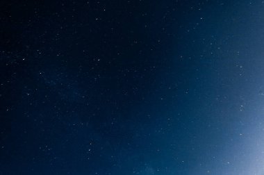 Astronomi. Yıldızlı gece gökyüzü dokusu