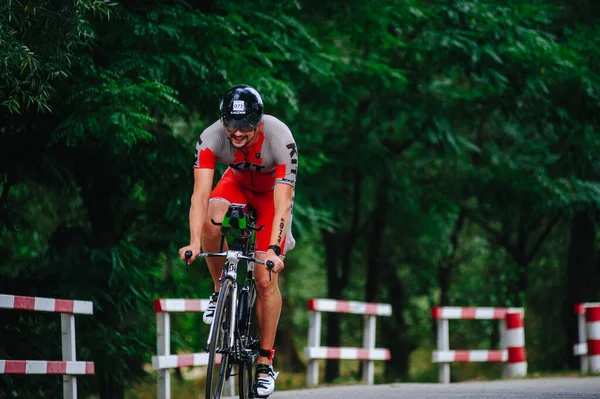 Kharkiv Ukraine Agosto 2020 Triathon Ciclista Triatleta Ciclista Bicicleta Corrida — Fotografia de Stock