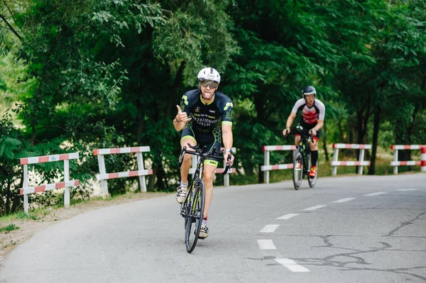 Kharkiv Ukraine Août 2020 Triathon Cycliste Cycliste Triathlète Moto Course — Photo