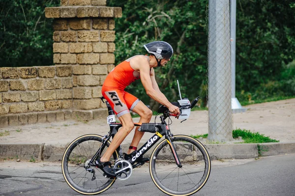 Kharkiv Ukraine Αυγούστου 2020 Τριαθώνιος Ποδηλάτης Ποδηλάτης Τριαθλητής Ιππασίας Αγωνιστικό — Φωτογραφία Αρχείου