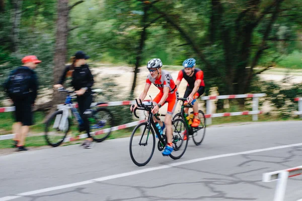 Kharkiv Ukraine Août 2020 Triathon Cycliste Cycliste Triathlète Moto Course — Photo