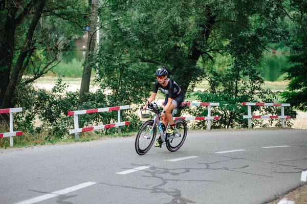 Kharkiv Ucraina Agosto 2020 Triathon Ciclista Triatleta Ciclista Sella Alla — Foto Stock