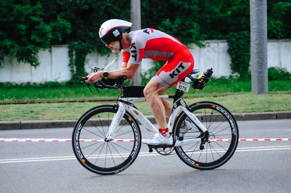Kharkiv Ukraine Αυγούστου 2020 Τριαθώνιος Ποδηλάτης Ποδηλάτης Τριαθλητής Ιππασίας Αγωνιστικό — Φωτογραφία Αρχείου