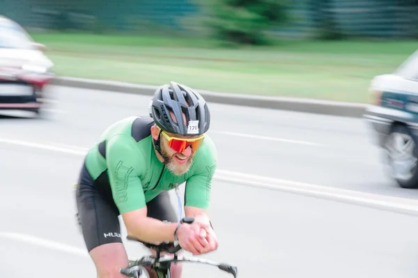 Kharkiv Ukraine Agosto 2020 Triathon Ciclista Triatleta Ciclista Bicicleta Corrida — Fotografia de Stock