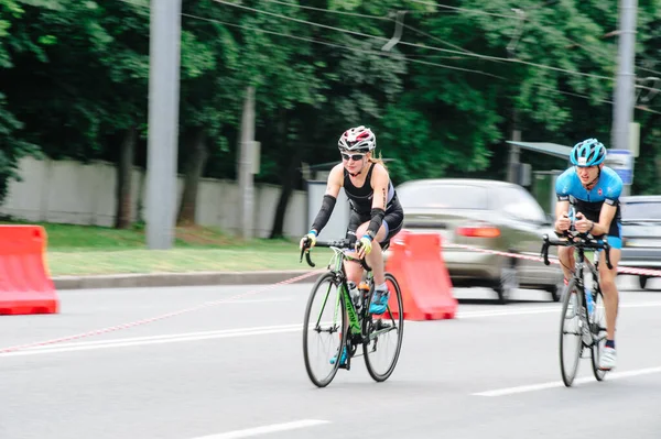 Kharkiv Ukraine Agosto 2020 Triathon Ciclista Triatleta Ciclista Bicicleta Corrida — Fotografia de Stock