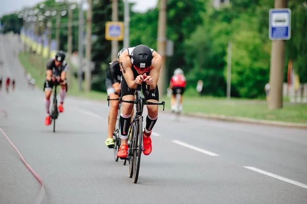 Kharkiv Ukraine Août 2020 Triathon Cycliste Cycliste Triathlète Moto Course — Photo