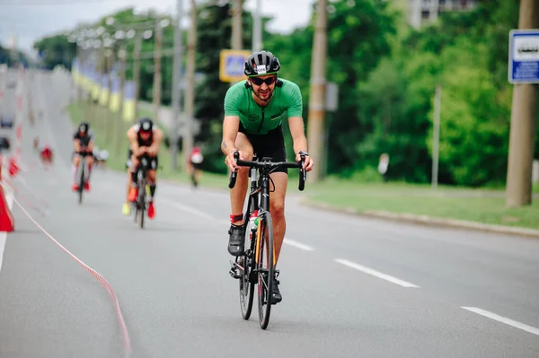 Kharkiv Ukraine Août 2020 Triathon Cycliste Cycliste Triathlète Moto Course — Photo