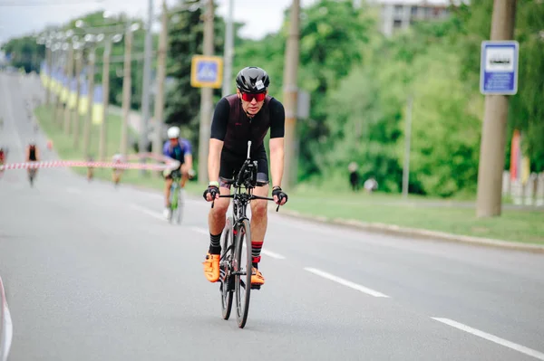 Kharkiv Ukraine Août 2020 Triathon Cycliste Cycliste Triathlète Moto Course — Photo