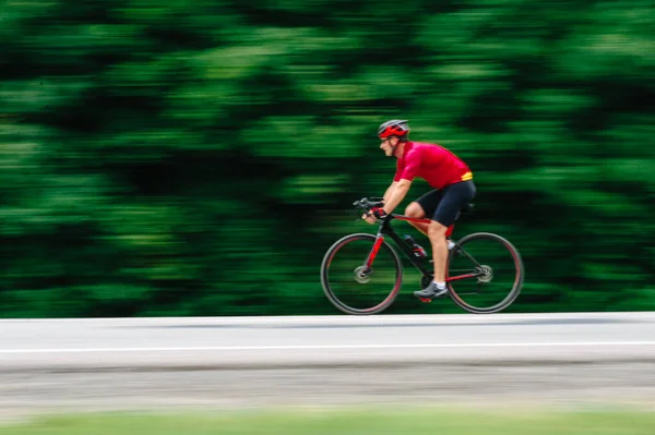 Kharkiv Ucrania Agosto 2020 Triatleta Ciclista Triatleta Que Monta Bicicleta —  Fotos de Stock