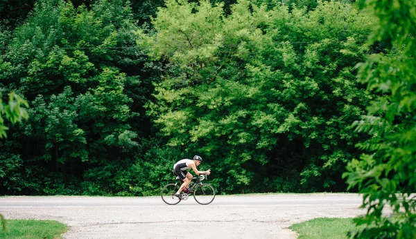 Kharkiv Ukraine Agosto 2020 Triathon Ciclista Triatleta Ciclista Bicicleta Corrida — Fotografia de Stock