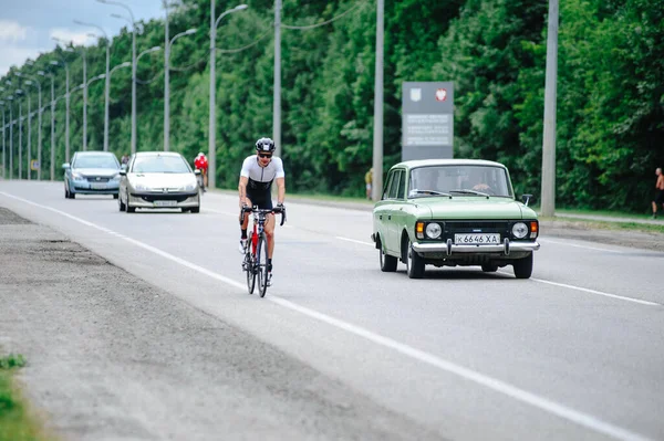 Kharkiv Ukraine Août 2020 Triathon Cycliste Cycliste Triathlète Moto Course — Photo