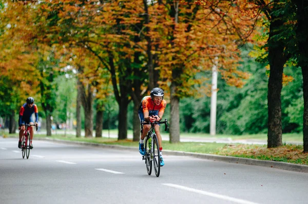 Kharkiv Ukraine Srpna 2020 Triaton Cyklista Triatlonista Závodní Kolo Během — Stock fotografie
