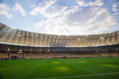 KHARKIV, UKRAINE - 5 Ağustos 2020: Ulusal Olimpiyat Spor Kompleksi. NSC OLMPIYSKIY. Halka açık etkinliklere izin var. CV salgını sırasında Avrupa sporu.