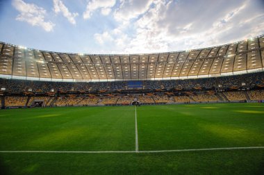 KHARKIV, UKRAINE - 5 Ağustos 2020: Ulusal Olimpiyat Spor Kompleksi. NSC OLMPIYSKIY. Halka açık etkinliklere izin var. CV salgını sırasında Avrupa sporu.