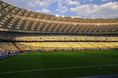 KHARKIV, UKRAINE - 5 Ağustos 2020: Ulusal Olimpiyat Spor Kompleksi. NSC OLMPIYSKIY. Halka açık etkinliklere izin var. CV salgını sırasında Avrupa sporu.