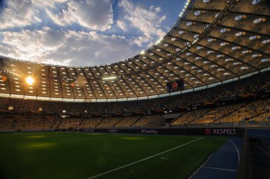 KHARKIV, UKRAINE - 5 Ağustos 2020: Ulusal Olimpiyat Spor Kompleksi. NSC OLMPIYSKIY. Halka açık etkinliklere izin var. CV salgını sırasında Avrupa sporu.