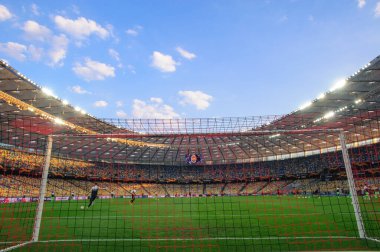 KHARKIV, UKRAINE - 5 Ağustos 2020: Ulusal Olimpiyat Spor Kompleksi. NSC OLMPIYSKIY. Halka açık etkinliklere izin var. CV salgını sırasında Avrupa sporu.