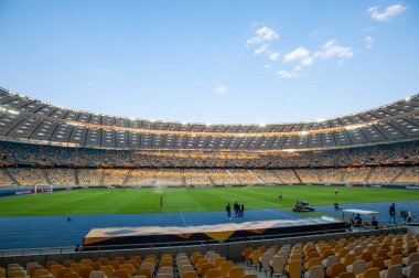 KHARKIV, UKRAINE - 5 Ağustos 2020: Ulusal Olimpiyat Spor Kompleksi. NSC OLMPIYSKIY. Halka açık etkinliklere izin var. CV salgını sırasında Avrupa sporu.