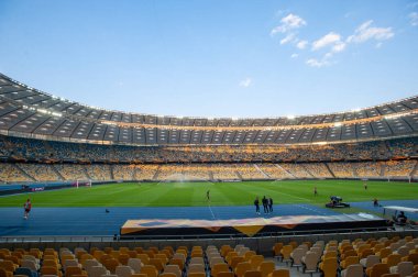 KHARKIV, UKRAINE - 5 Ağustos 2020: Ulusal Olimpiyat Spor Kompleksi. NSC OLMPIYSKIY. Halka açık etkinliklere izin var. CV salgını sırasında Avrupa sporu.