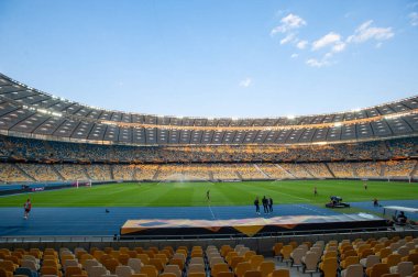 KHARKIV, UKRAINE - 5 Ağustos 2020: Ulusal Olimpiyat Spor Kompleksi. NSC OLMPIYSKIY. Halka açık etkinliklere izin var. CV salgını sırasında Avrupa sporu.