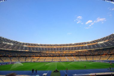 KHARKIV, UKRAINE - 5 Ağustos 2020: Ulusal Olimpiyat Spor Kompleksi. NSC OLMPIYSKIY. Halka açık etkinliklere izin var. CV salgını sırasında Avrupa sporu.