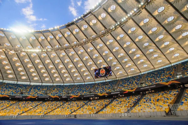 KHARKIV, UKRAINE - 5 Ağustos 2020: Ulusal Olimpiyat Spor Kompleksi. NSC OLMPIYSKIY. Halka açık etkinliklere izin var. CV salgını sırasında Avrupa sporu.