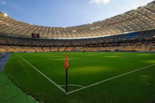 KHARKIV, UKRAINE - 5 Ağustos 2020: Ulusal Olimpiyat Spor Kompleksi. NSC OLMPIYSKIY. Halka açık etkinliklere izin var. CV salgını sırasında Avrupa sporu.