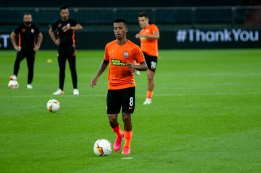 Gelsenkirchen, Almanya - 11 Ağustos 2020: Marcos Antonio, League Europa Shakhtar vs Basel 'in futbol maçında. Halka açık etkinliklere izin var. CV salgını sırasında Avrupa sporu.