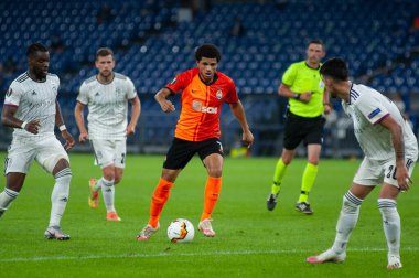 Gelsenkirchen, Almanya - 11 Ağustos 2020: Lig Europa Shakhtar 'ın Basel' e karşı oynadığı futbol maçında kullanılan taison. Halka açık etkinliklere izin var. CV salgını sırasında Avrupa sporu.