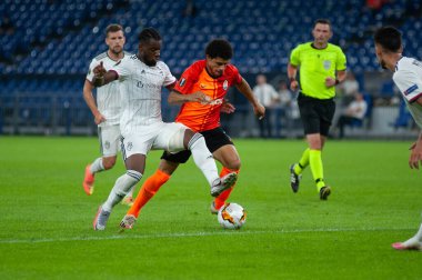 Gelsenkirchen, Almanya - 11 Ağustos 2020: Lig Europa Shakhtar 'ın Basel' e karşı oynadığı futbol maçında kullanılan taison. Halka açık etkinliklere izin var. CV salgını sırasında Avrupa sporu.