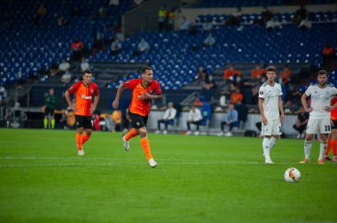 Gelsenkirchen, Almanya - 11 Ağustos 2020: Lig Europa Shakhtar - Basel maçında Alan Patrik. Halka açık etkinliklere izin var. CV salgını sırasında Avrupa sporu.